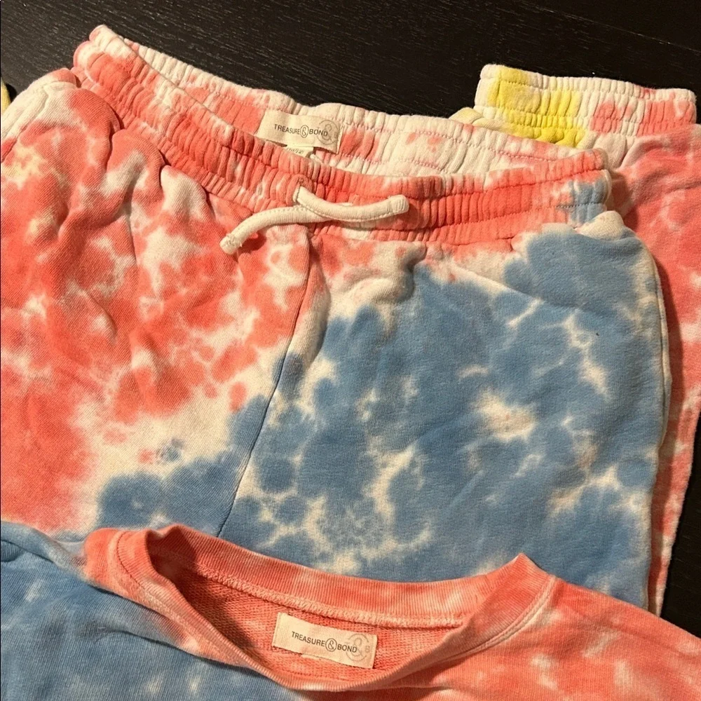 Treasure & Bond Kids Tie-Dye Matching Set - Red, Blue, Yellow